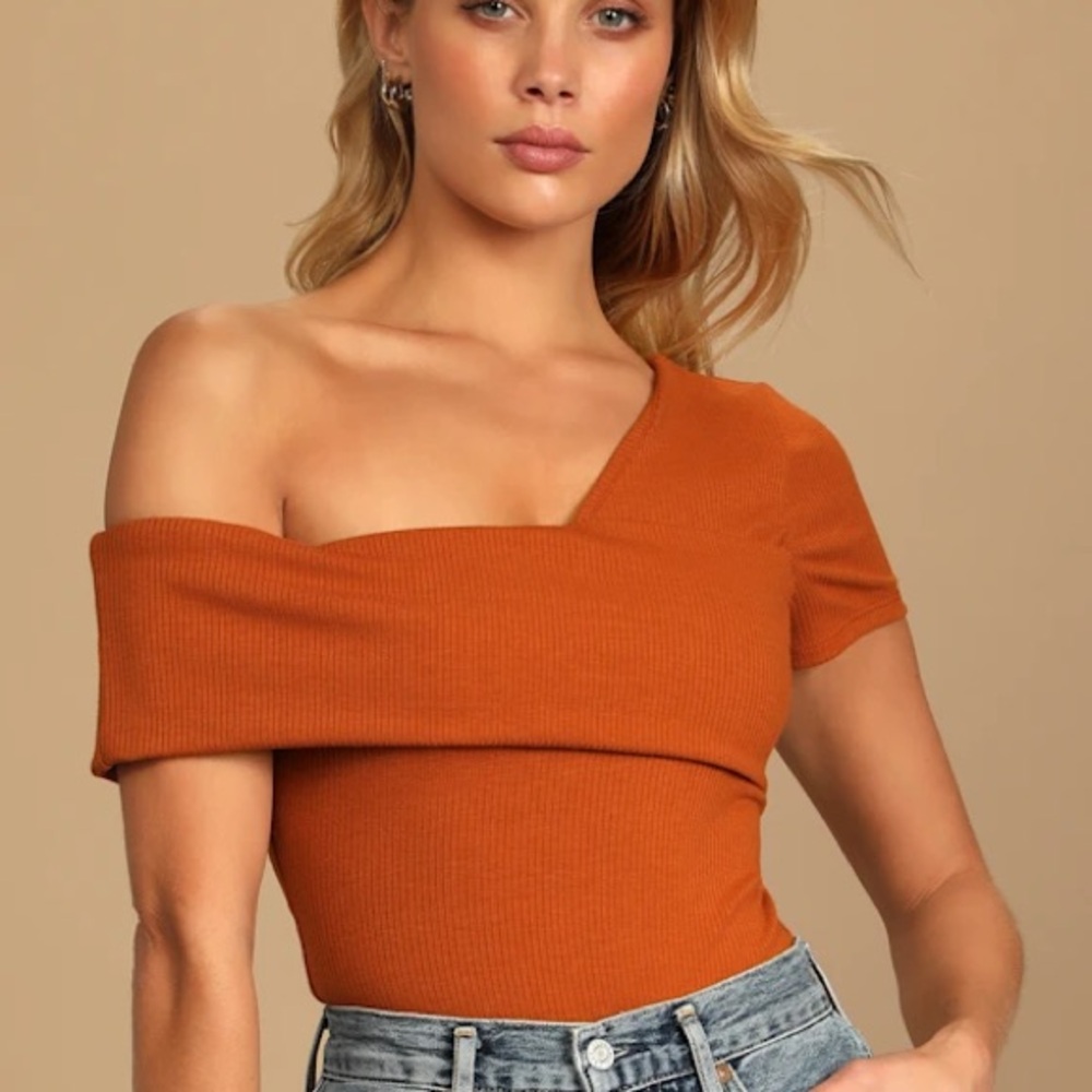 Lulu's Asymmetrical One-Shoulder Ribbed Crop Top in Rust